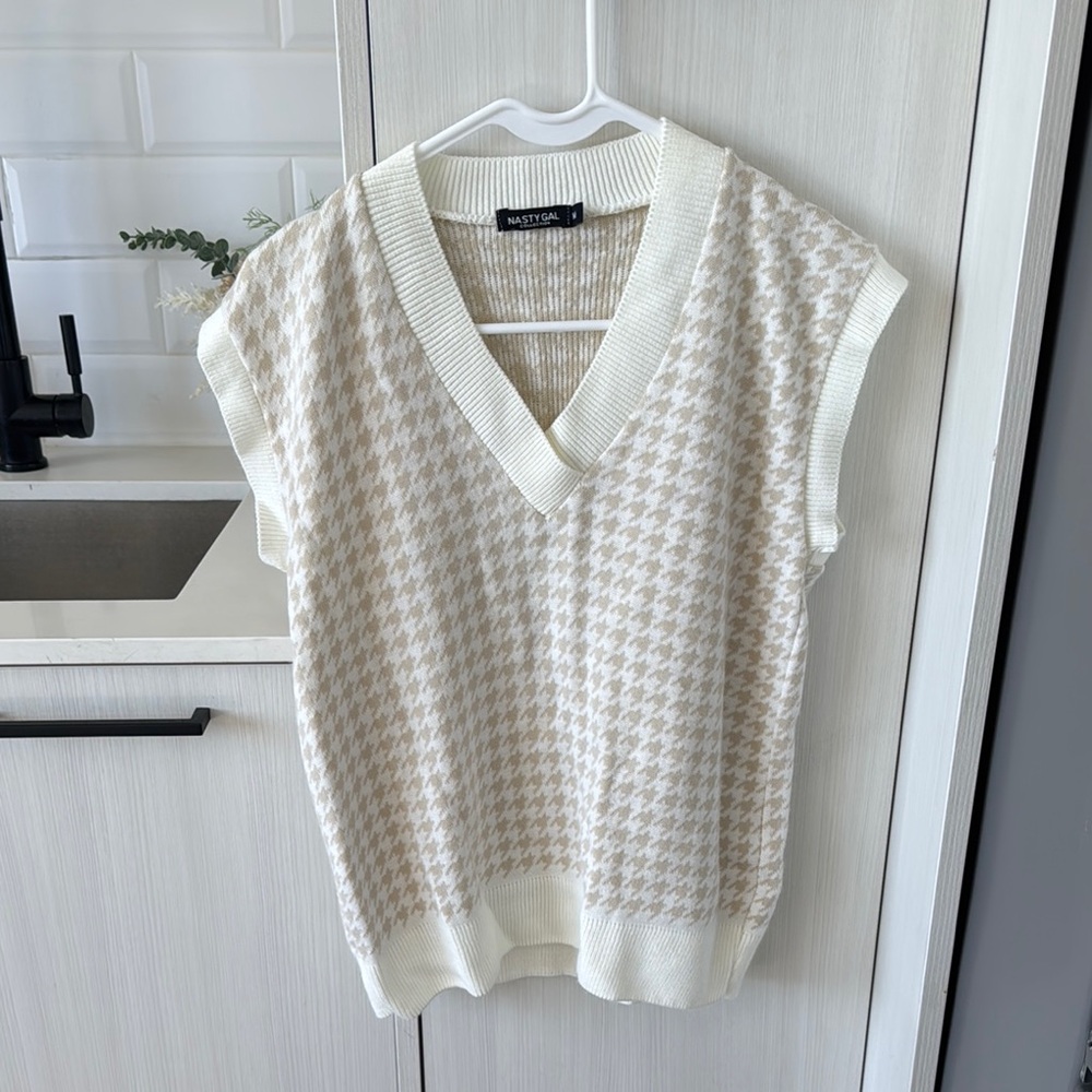 Cream and White Women's Sweater Vest